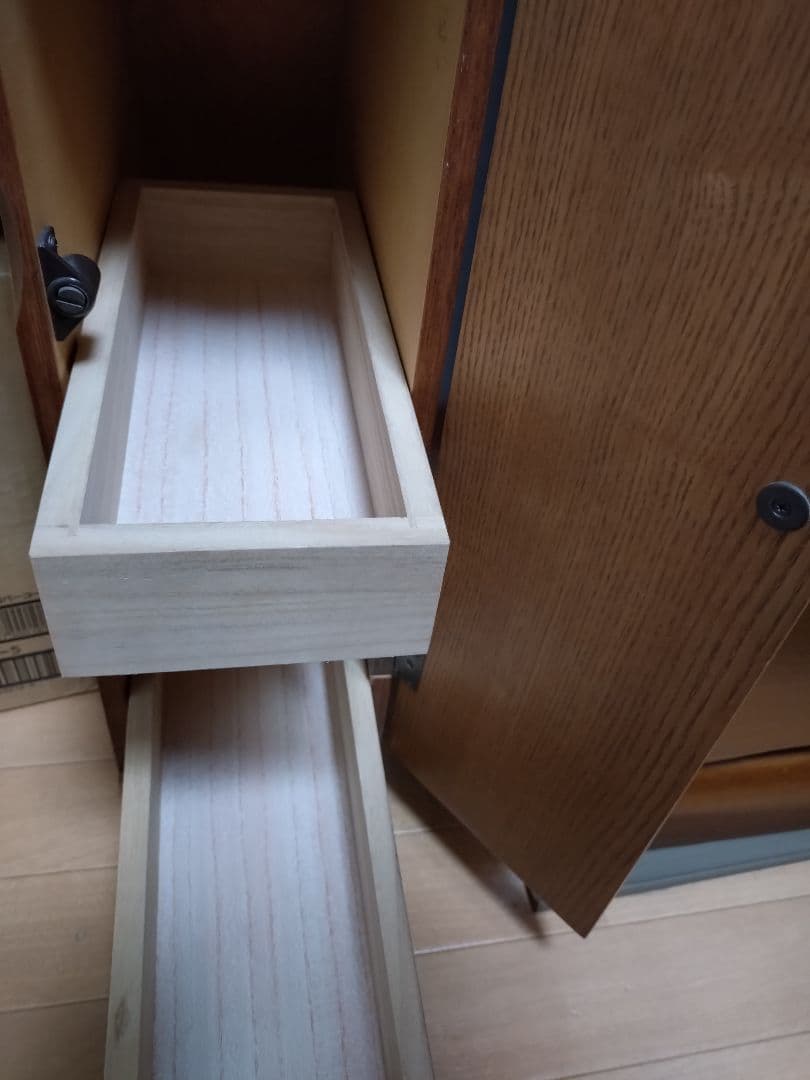 木製 三面鏡ドレッサー（収納たっぷり・鏡裏収納・コンセント付き）