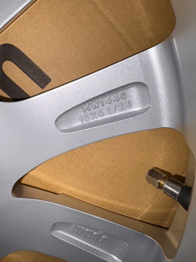 タルSan16インチ シルバー スポークホイール