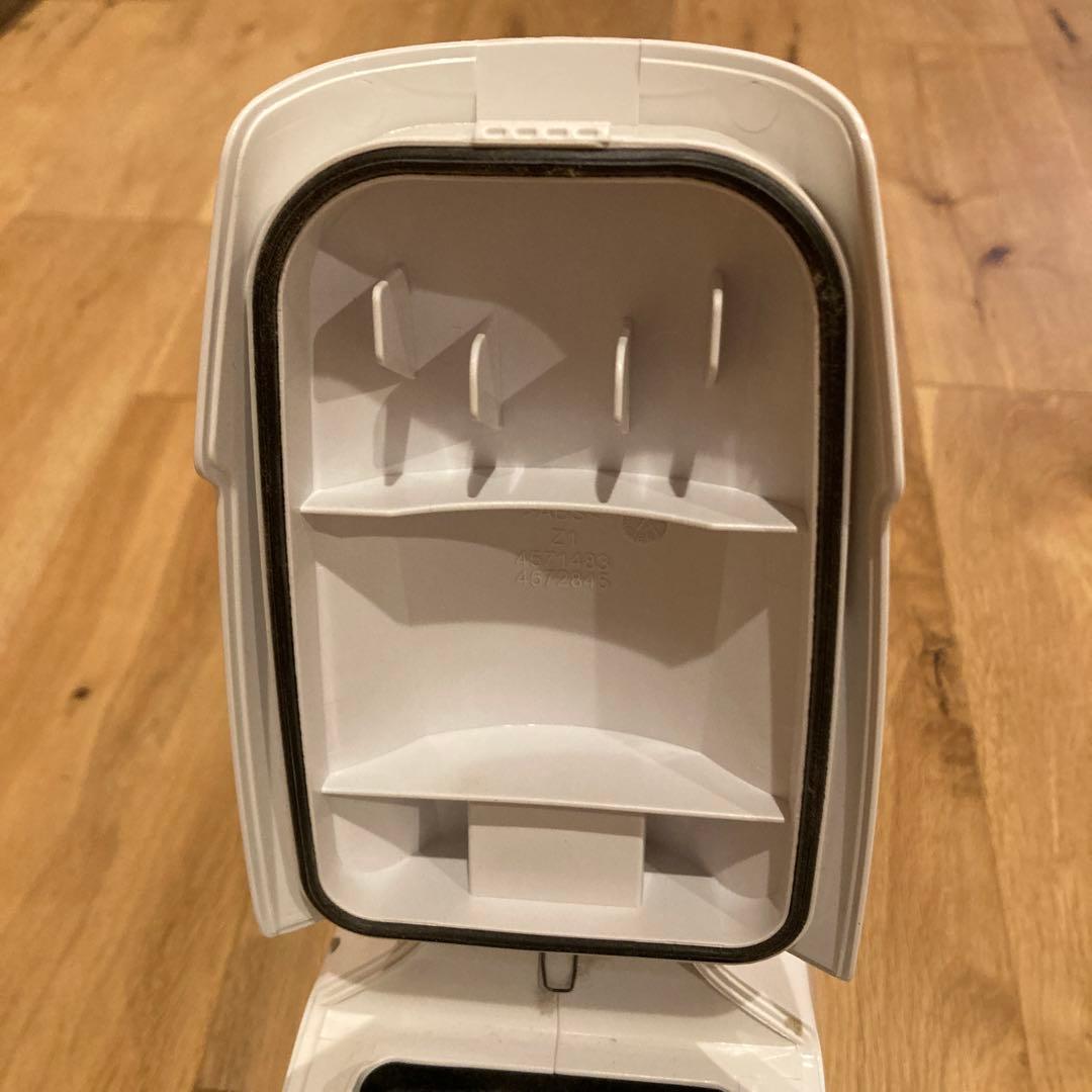 マキタ makita 充電式　コードレス掃除機 紙パック式 CL107FD