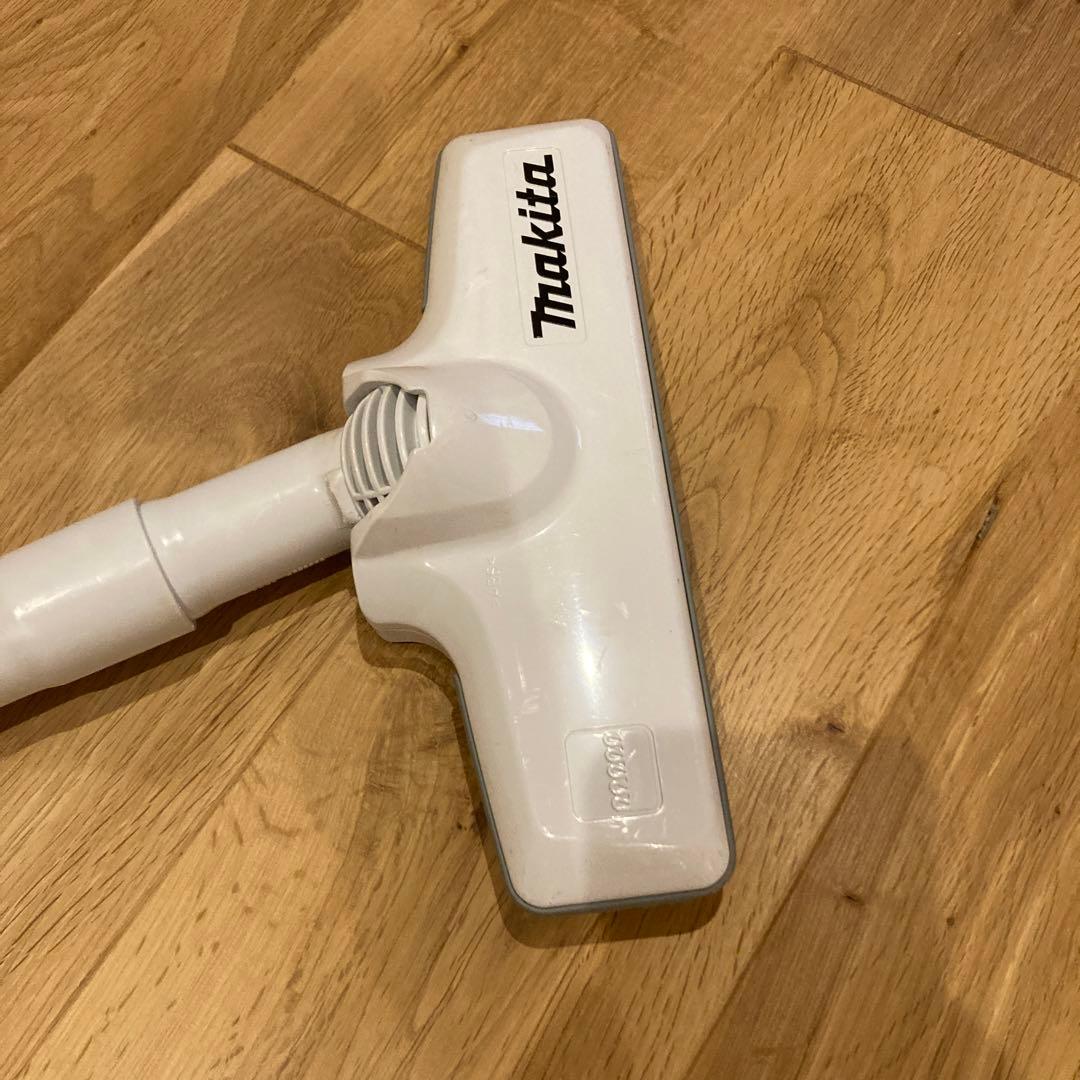 マキタ makita 充電式　コードレス掃除機 紙パック式 CL107FD