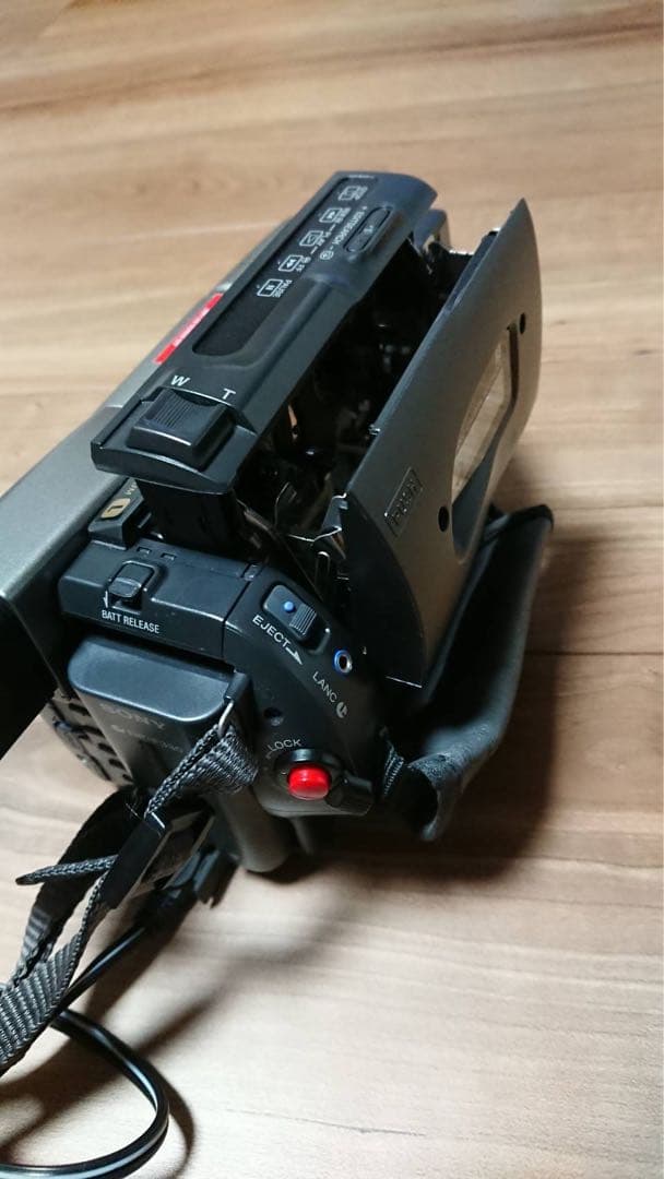 ビデオカメラ SONY Handycam CCD-TRV47