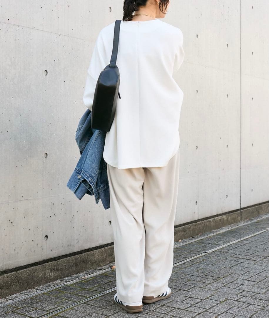 リヴドロワ ダンボールポンチョプルオーバー ホワイト