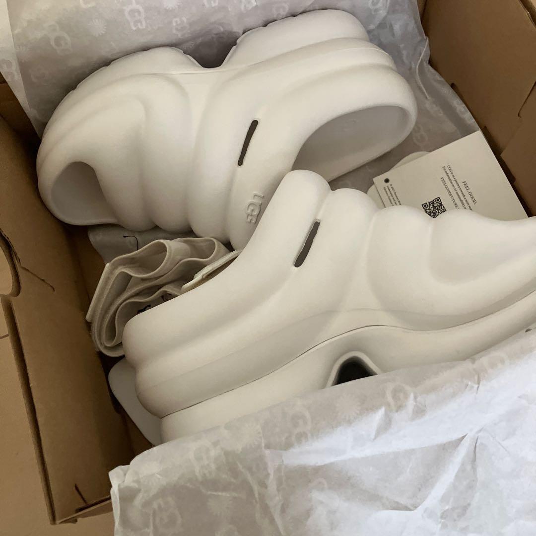 【新品未使用】UGG アーイヤーaww yeah サンダルホワイト厚底