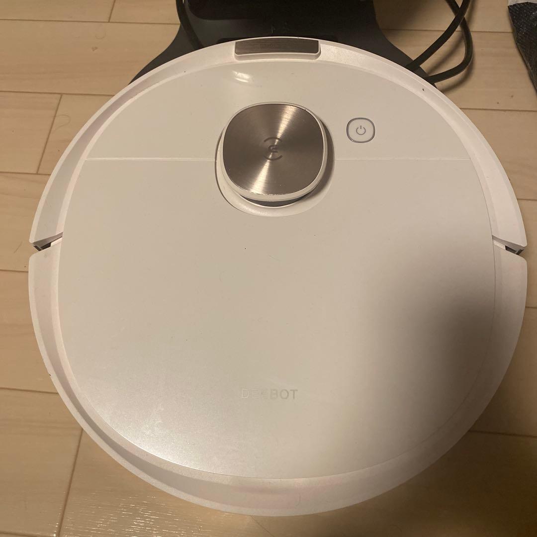 ECOVACS DEEBOT ロボット掃除機と充電ステーション