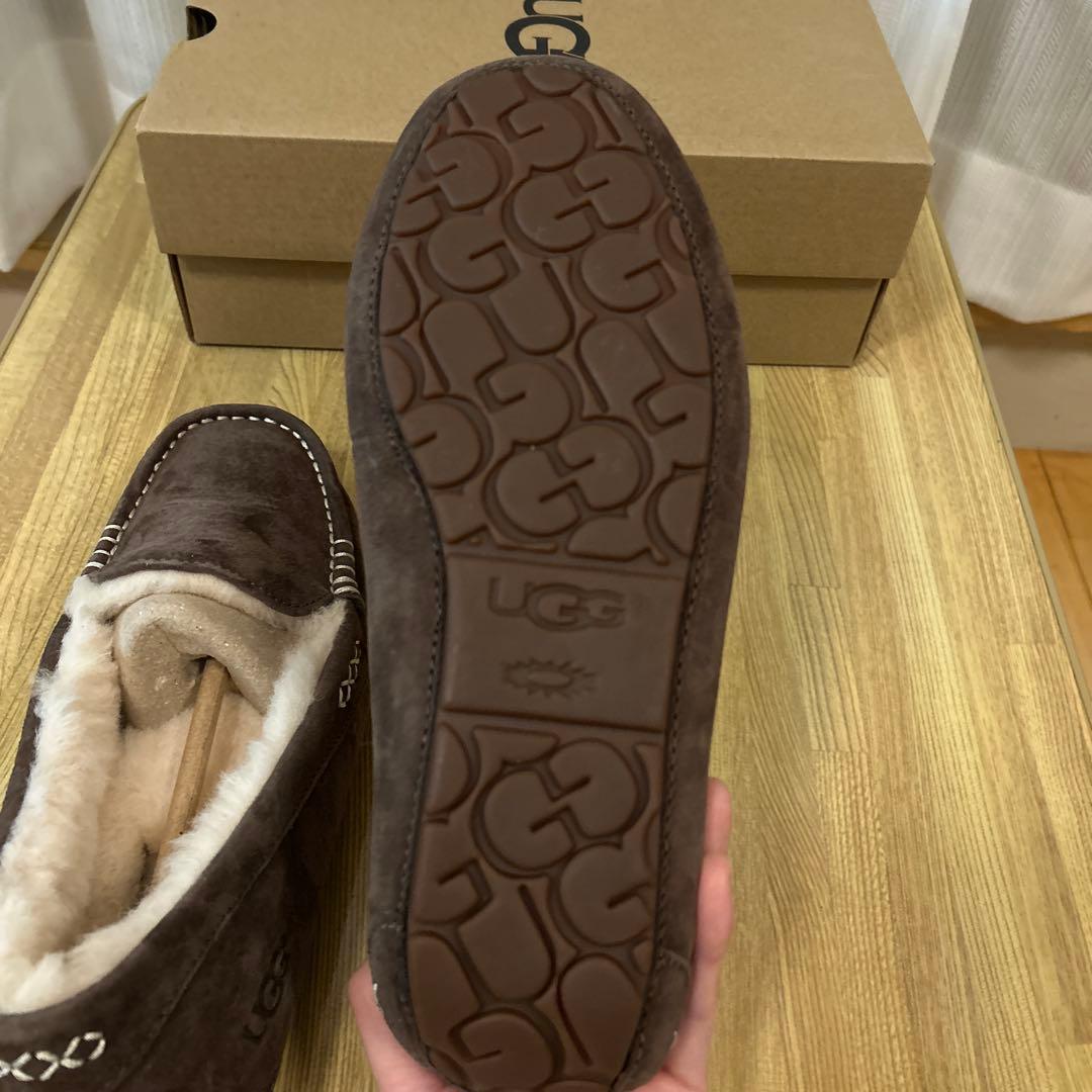 UGGアンスレーモカシン　チョコレート25cm（US8）