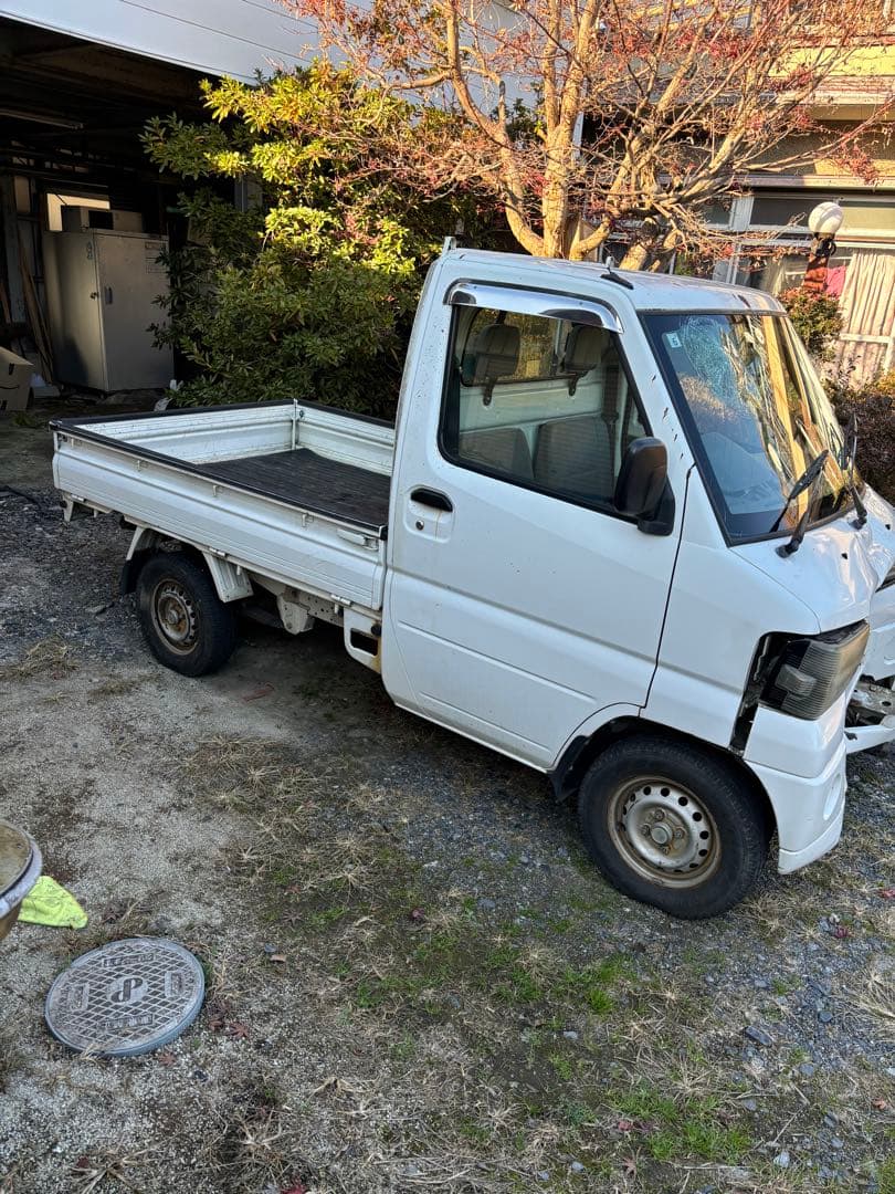 ミニキャブトラック　軽トラ　ホワイト 軽トラック フロントバンパー破損　茨城