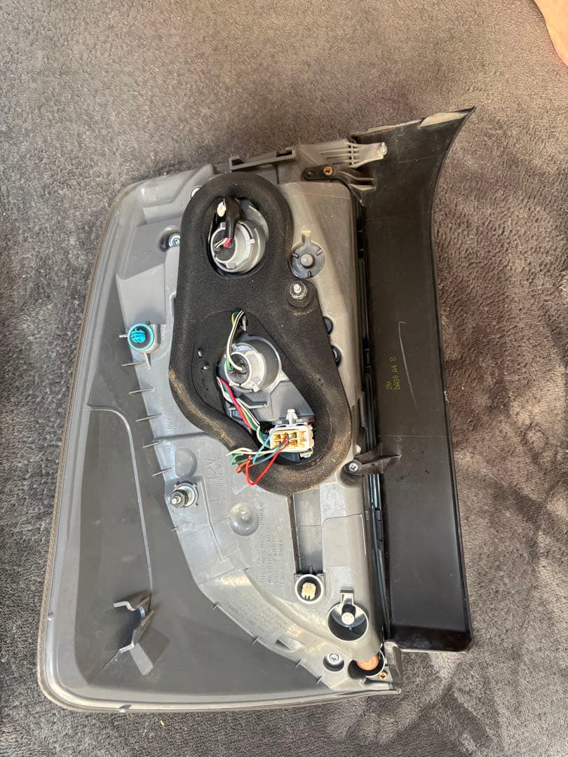 プリウス30後期トヨタ純正テールライト 左右セット 美品