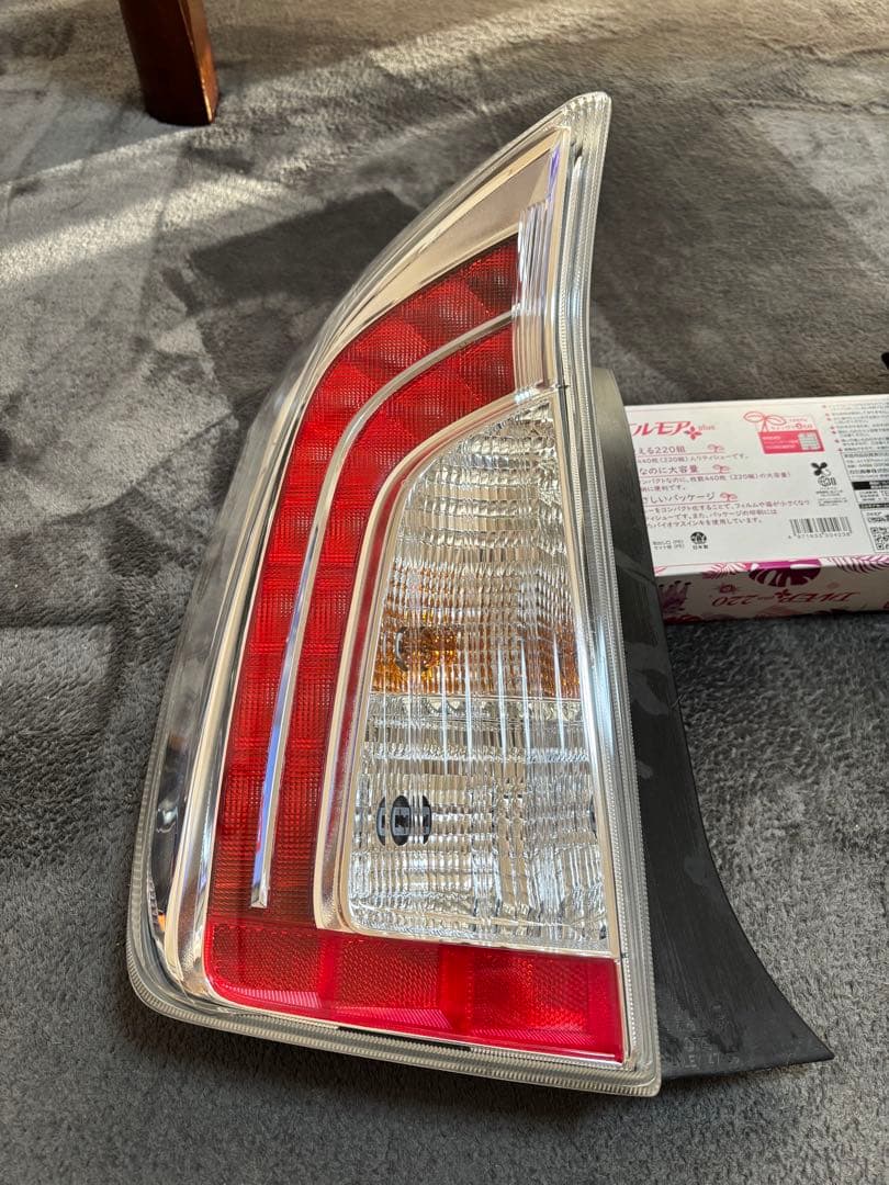 プリウス30後期トヨタ純正テールライト 左右セット 美品