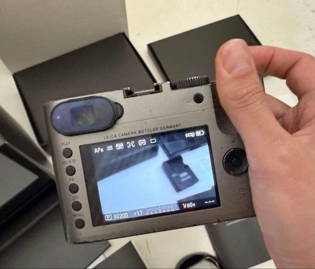 ライカ LEICA Q Titanium Grey camera