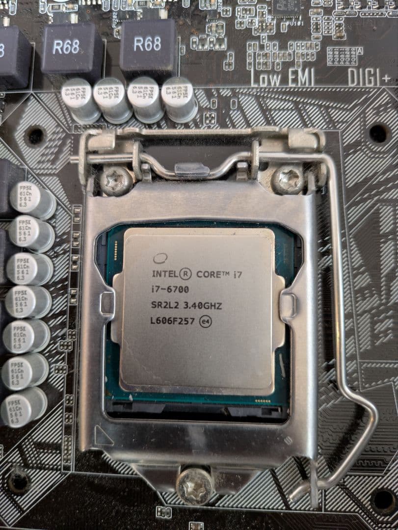 ASUSマザーボード、CPU core i7-6700、メモリ8GB2枚セット