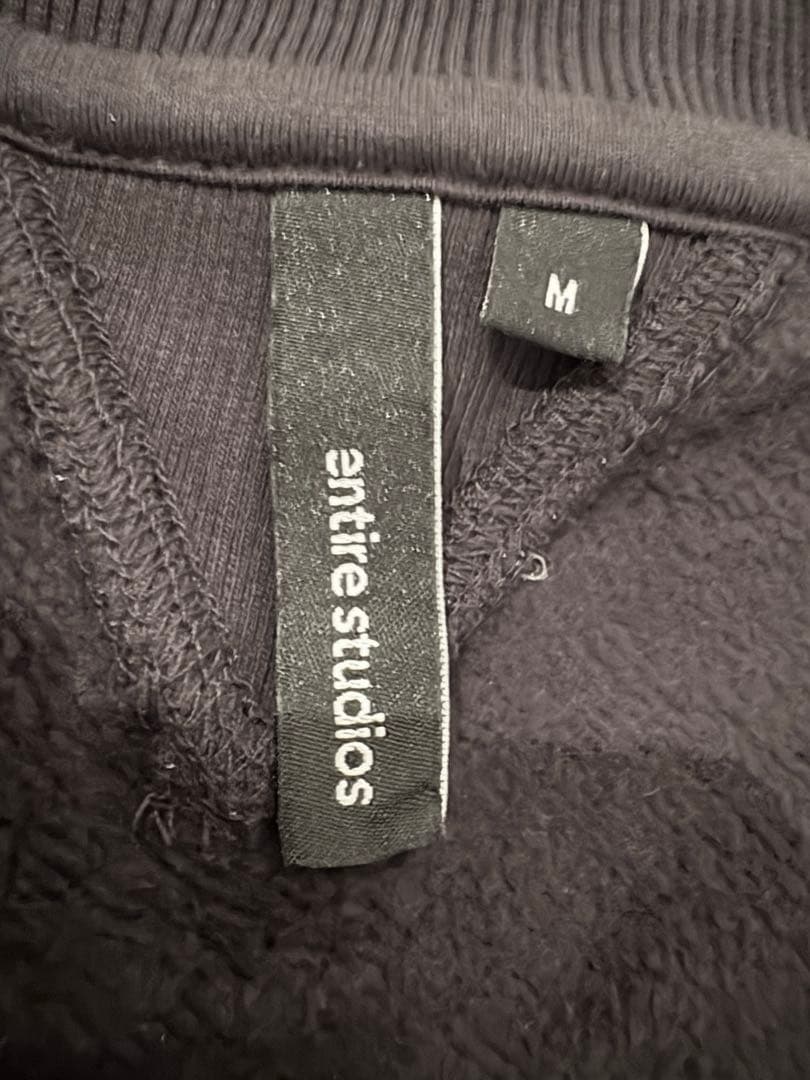 entire studios BOX CREW soot 黒