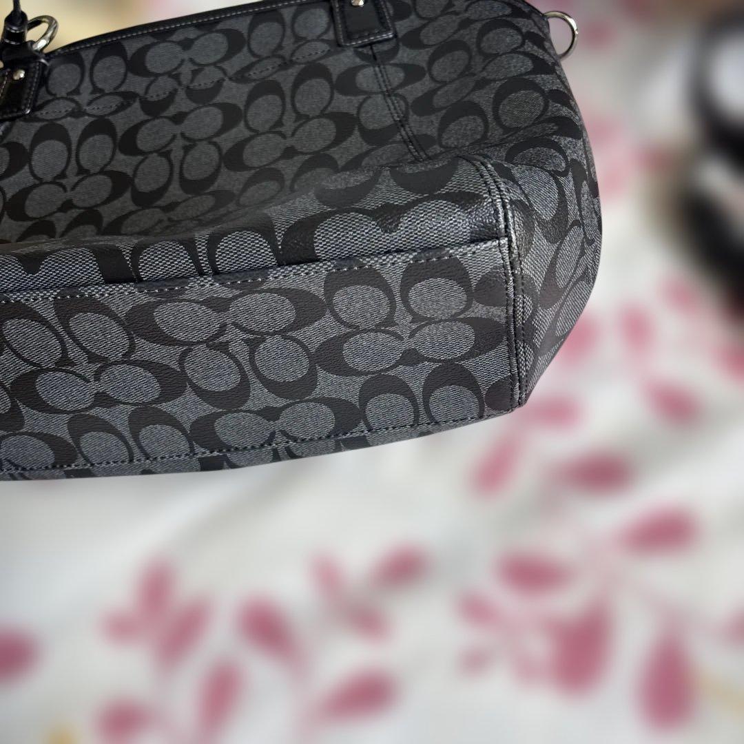 N*i様 COACH ブラック ロゴトートバッグ