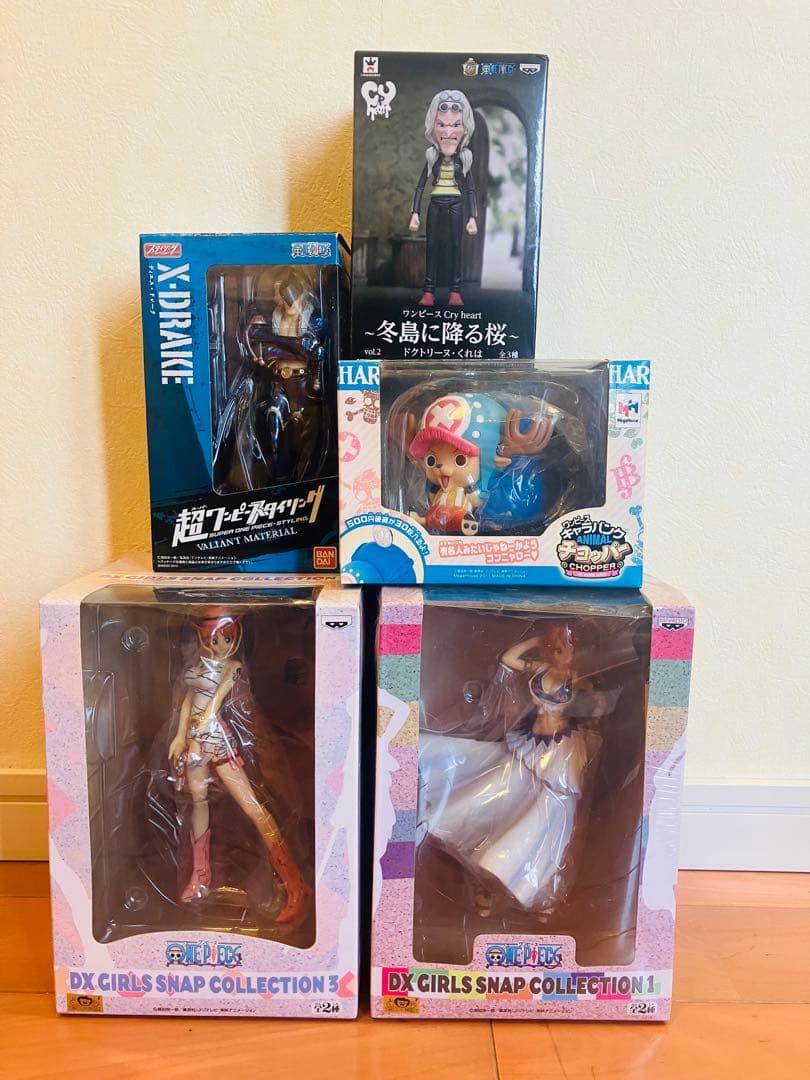 ワンピース　一番くじ　グラス　雑貨　缶バッジ　タオル　フィギュアなど８１個セット