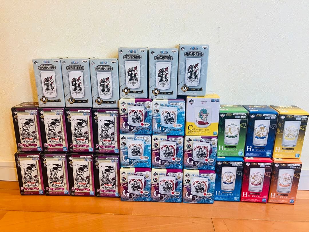 ワンピース　一番くじ　グラス　雑貨　缶バッジ　タオル　フィギュアなど８１個セット