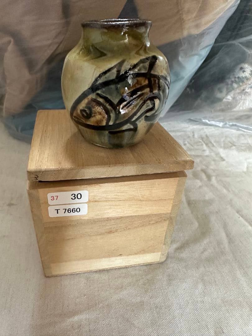 金城次郎 壷屋焼小壷 共箱 壺屋焼 琉球陶器人間国宝 笑魚 やちむん　保管品