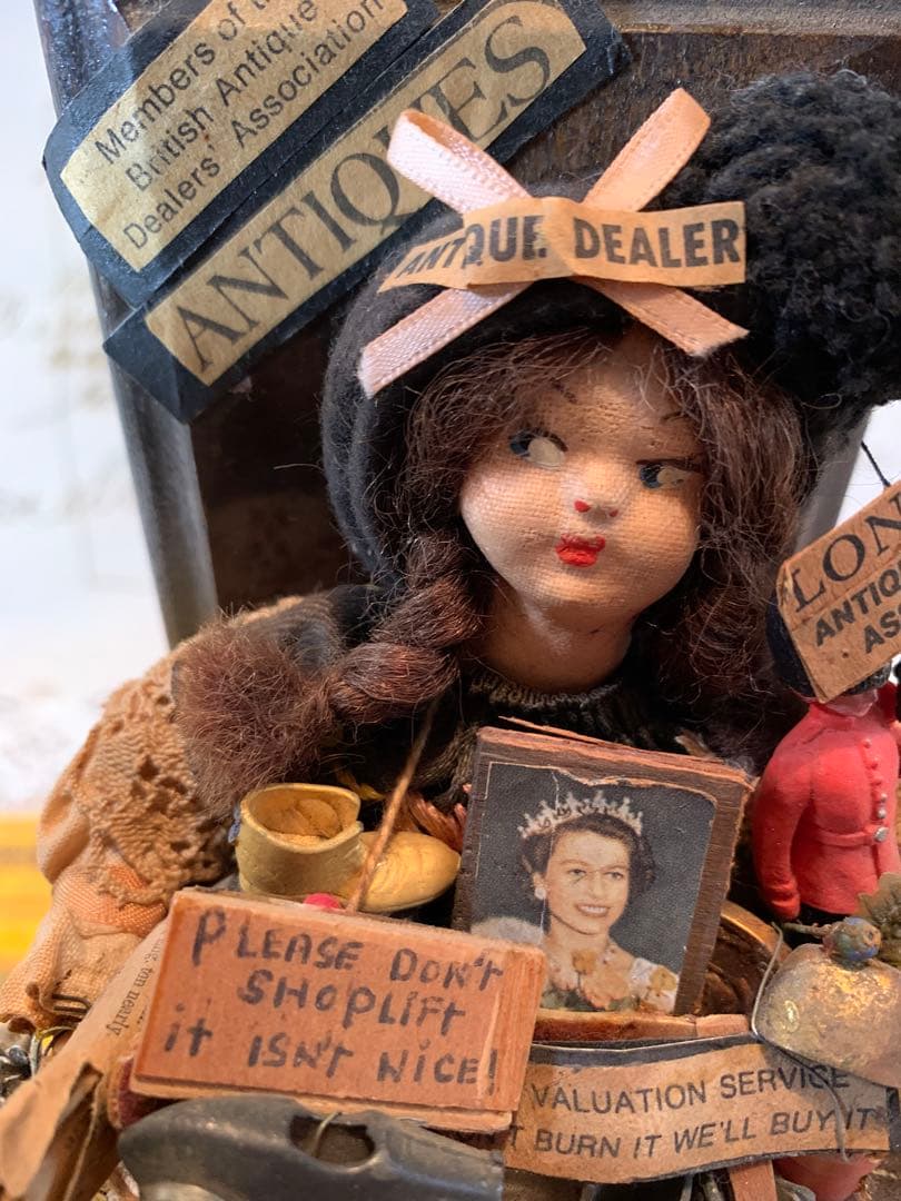 イギリス製　アンティーク　レアなロンドンアンティークショプの看板娘の人形！