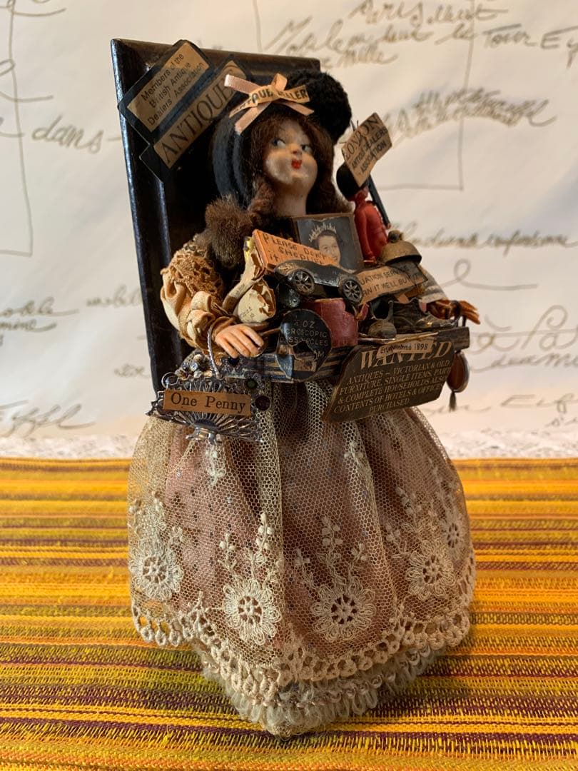 イギリス製　アンティーク　レアなロンドンアンティークショプの看板娘の人形！