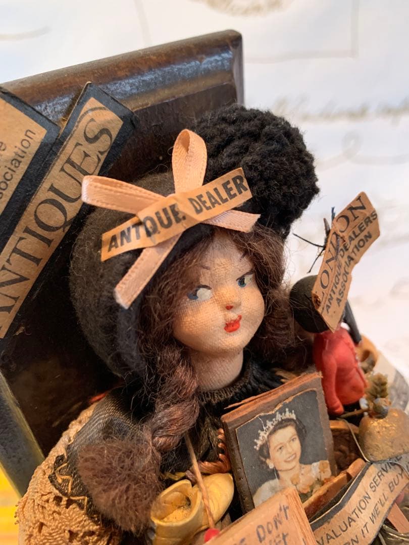 イギリス製　アンティーク　レアなロンドンアンティークショプの看板娘の人形！