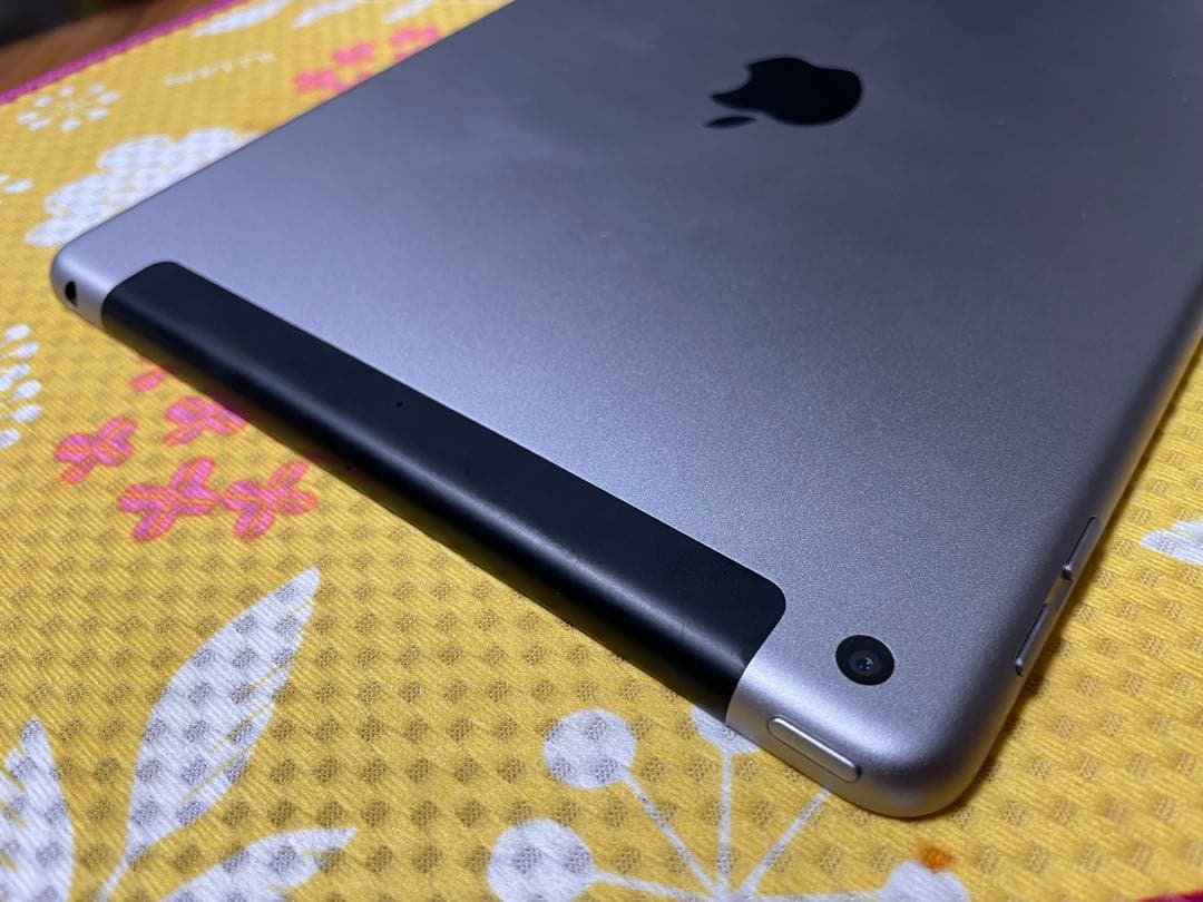 iPad 第５世代 9.7インチ 32GB 防水ケース付き