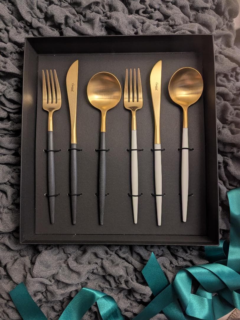 クチポール　カトラリーセット　ゴールド　アイボリー　ブラック