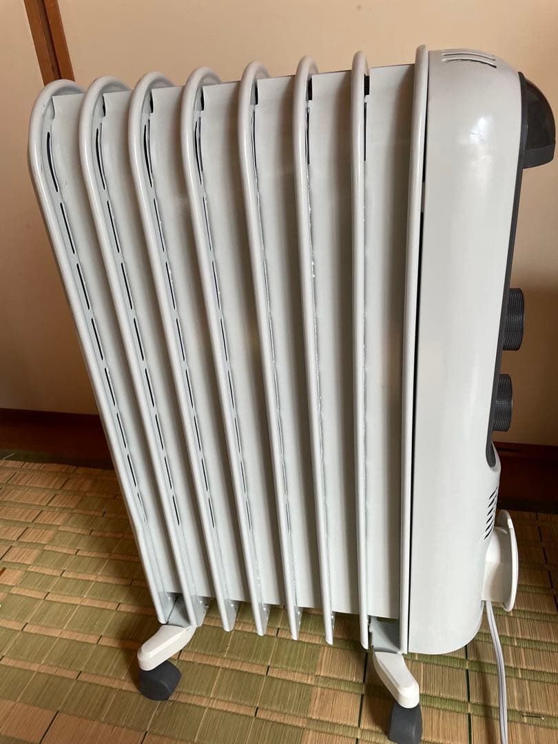 DeLonghi デロンギ　オイルヒーターRHJ45M0807トップハンガー付き