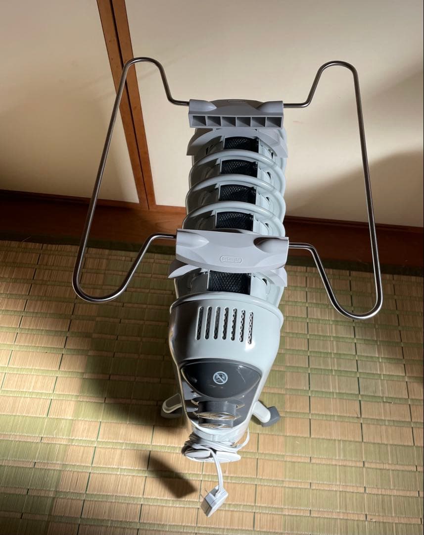 DeLonghi デロンギ　オイルヒーターRHJ45M0807トップハンガー付き