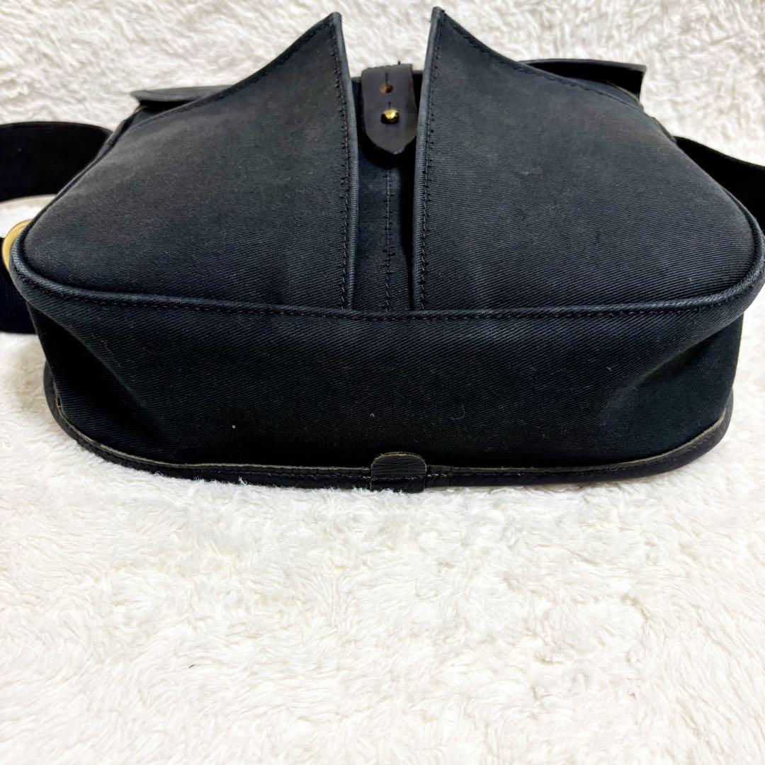 ブレディ　ショルダーバッグ　斜め掛け　キャンバス　レザー　牛革　イギリス製