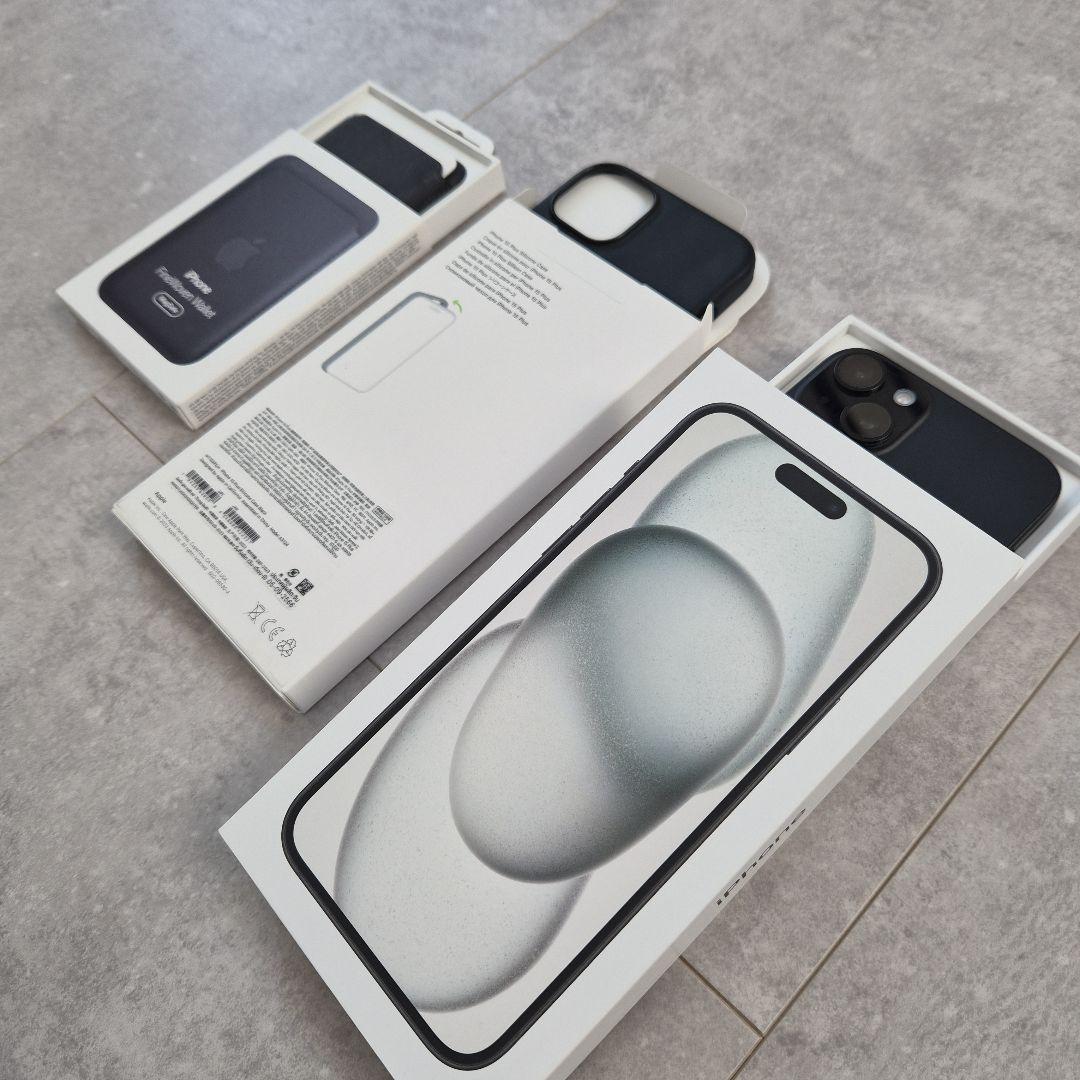 iPhone15 plus ブラックSIMフリー+純正アクセサリー付