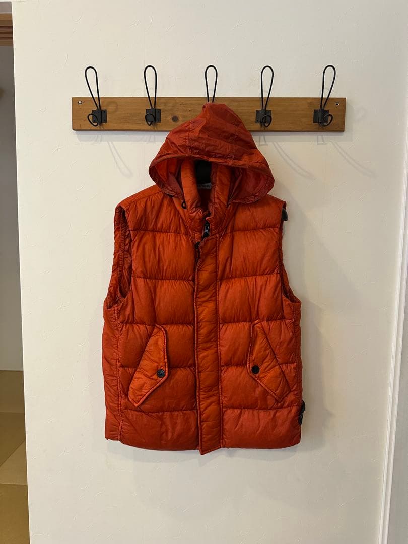 Stone  オレンジ ダウンベスト