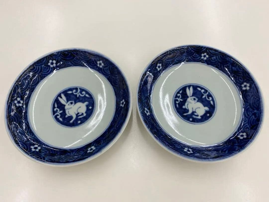 岩永浩 作 染付青海波うさぎ文皿 2枚セット