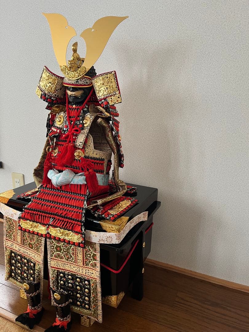 五月人形 端午の節句　菊水作　兜・鎧・甲冑の豪華な赤と金 約80cm