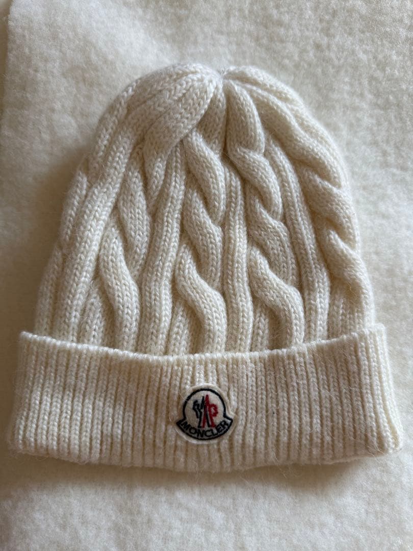 モンクレール ケーブル編みニット帽 ホワイト