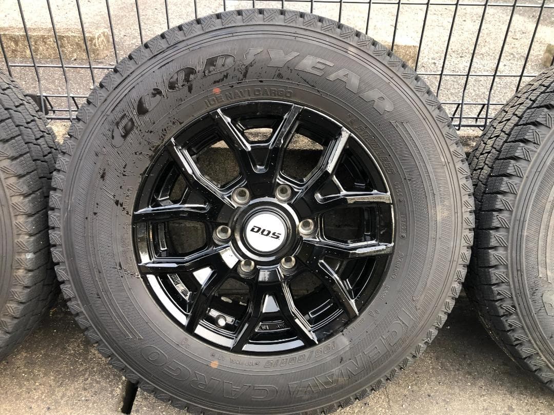 ハイエース　スタッドレス195/80R15アルミホイールセット