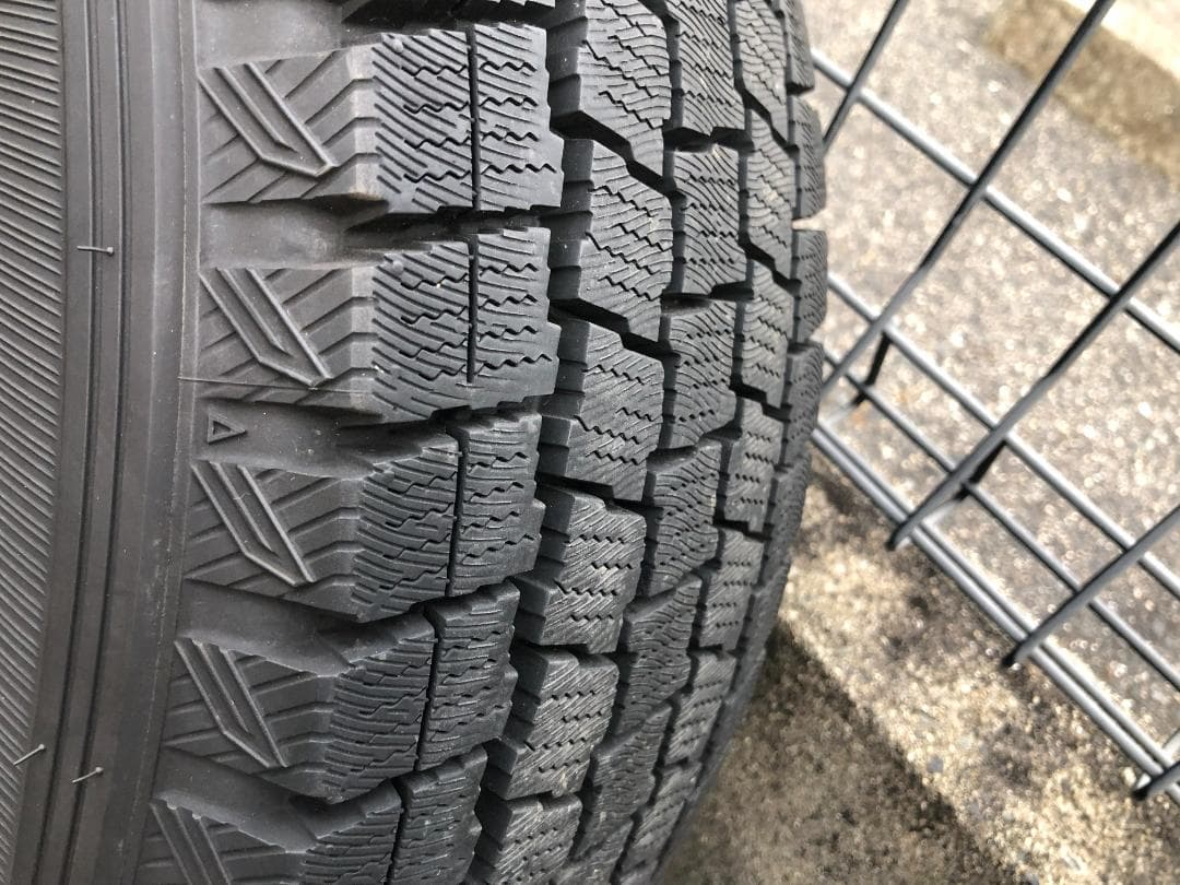 ハイエース　スタッドレス195/80R15アルミホイールセット