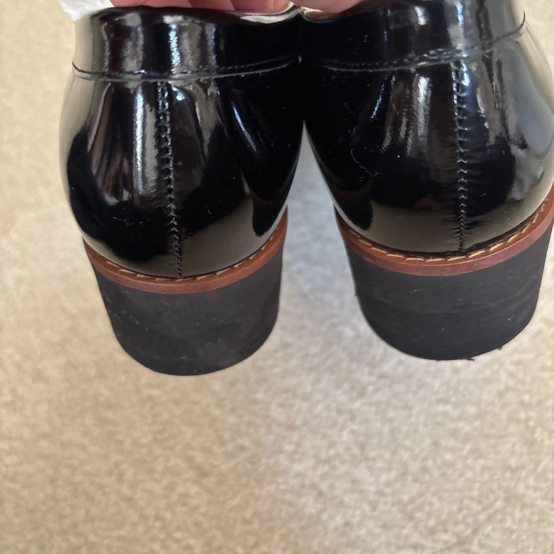 アワーホーム　OUR エナメルレザー のローファーシューズ