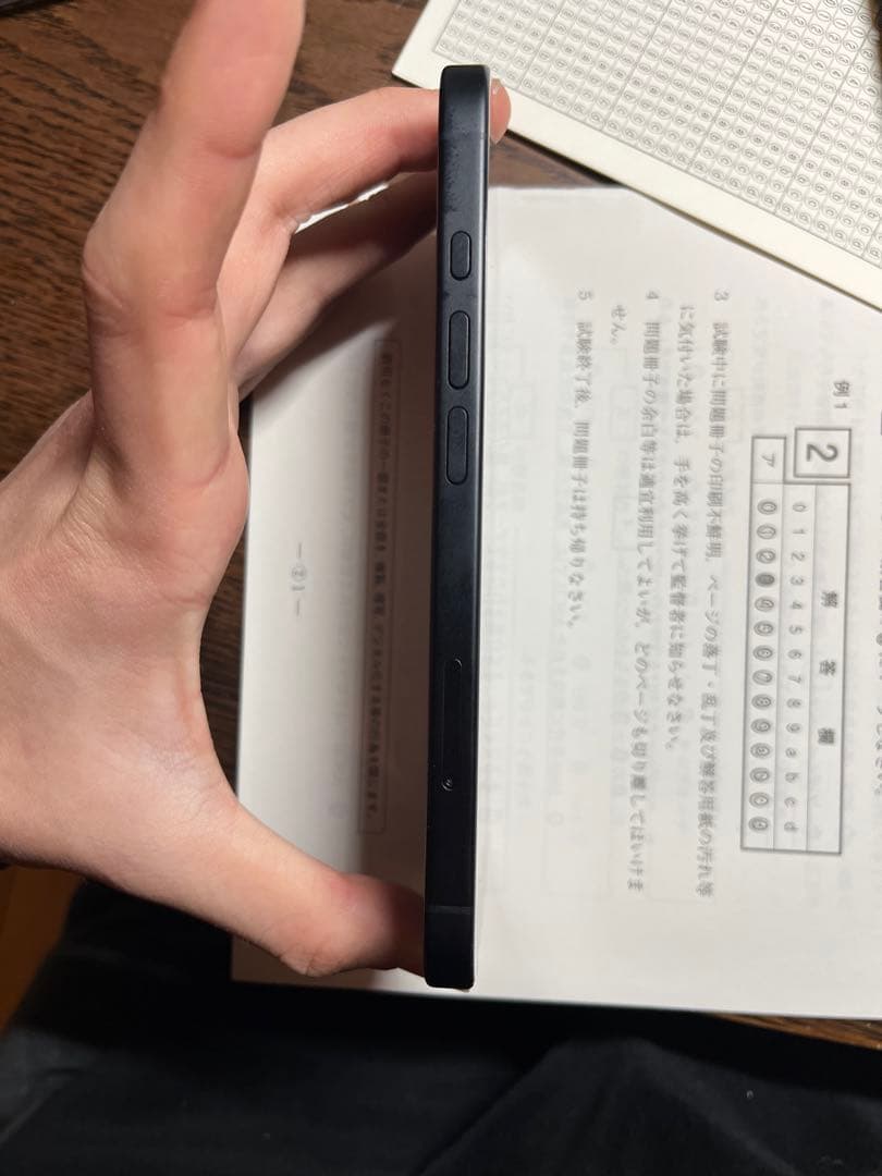 iPhone 16 128GB ブラック 高級レザーケース付き