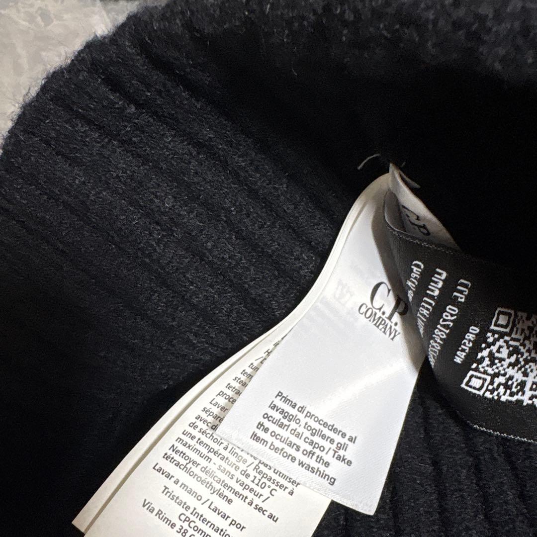 C.P. COMPANY ゴーグル付きニット帽