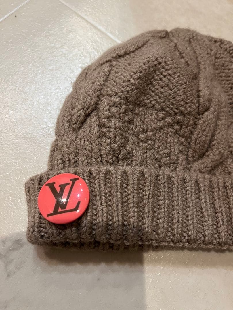 ルイ・ヴィトン LOUIS VUITTON ニット帽 ビーニー ベージュ缶バッチ