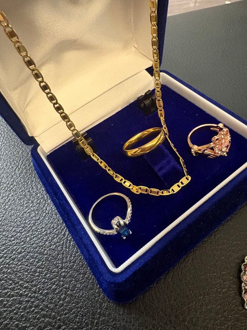 ダ*オ様 遺品生前整理多色ビーズとハート型ペンダントとゴールドネックレまとめ売り