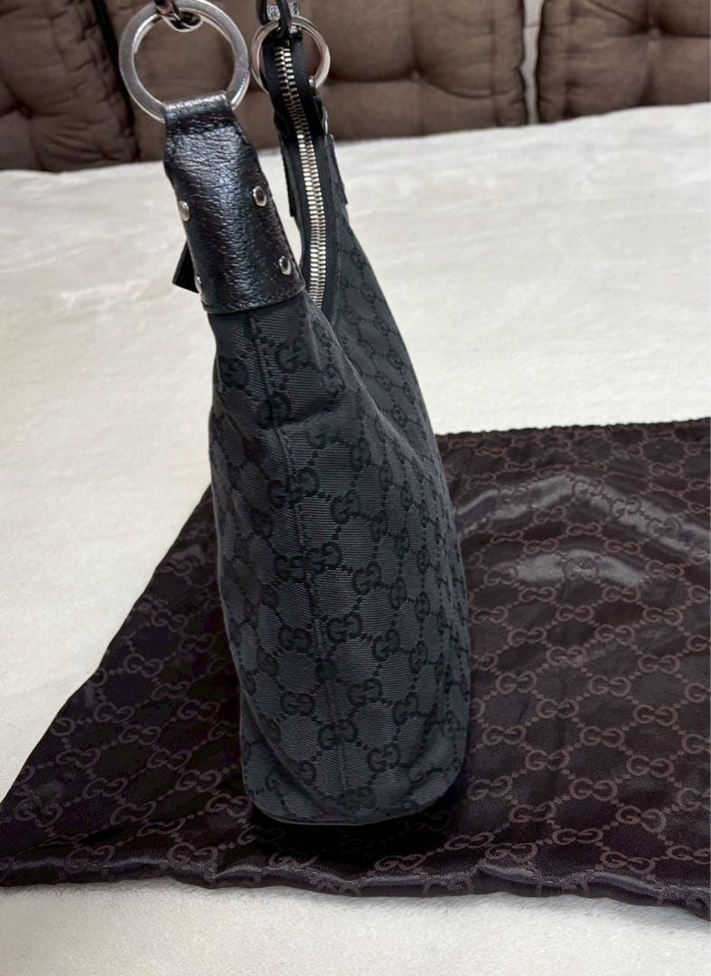 GUCCI グッチ　 ワンショルダーバッグ　バック　gg柄　ブラック　極美品