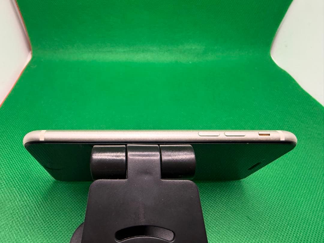 0557 IPHONE SE 第三世代128GB SIMフリー