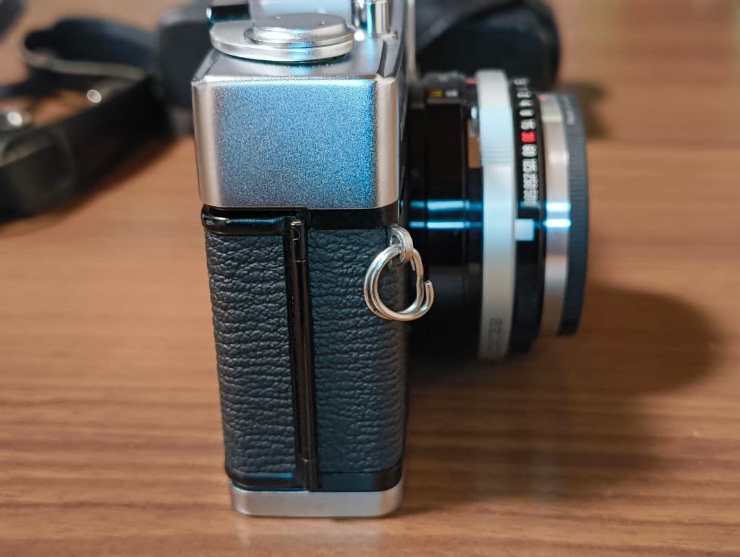 Olympus 35 SP 専用ケース、市販ストラップ、電池スペーサー付き