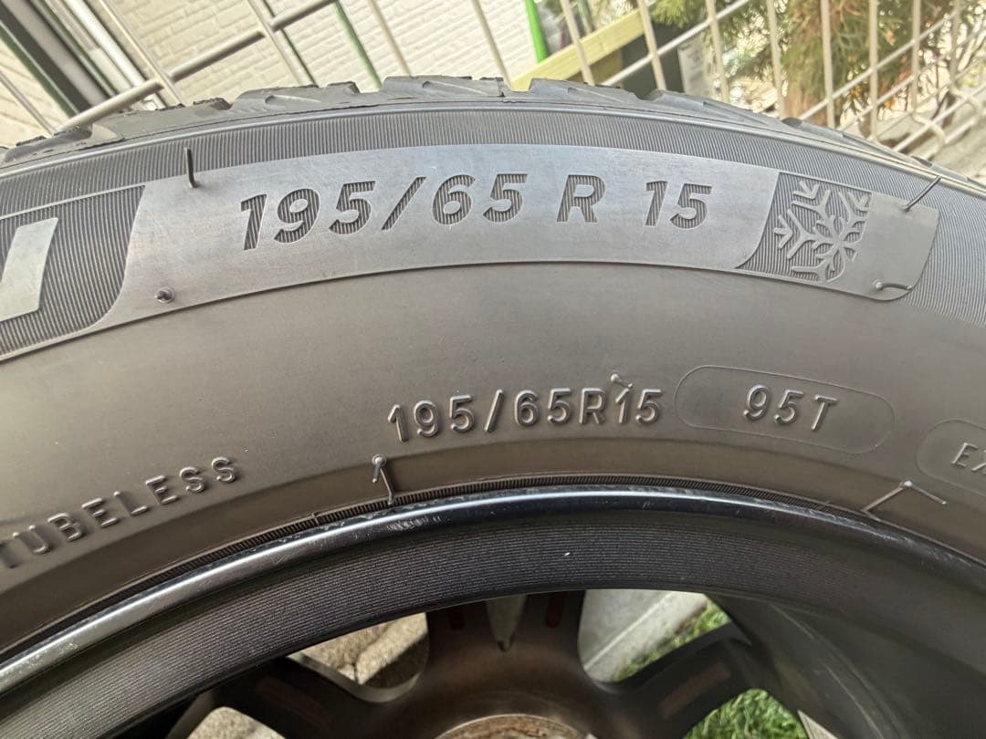 ミシュランスタッドレスタイヤ 195 65 R15 ノア80系 21年製