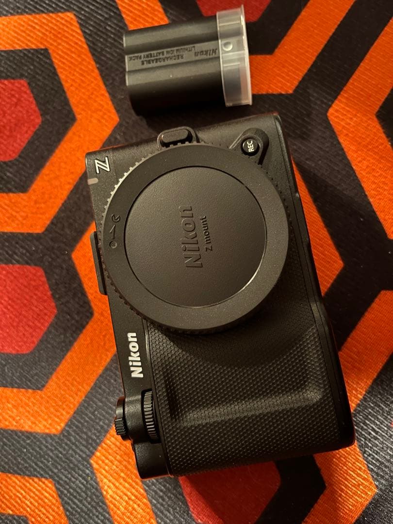 Nikon ZR ミラーレスカメラ 本体