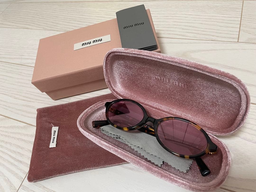 miu miu オーバル型サングラス 紫色レンズ