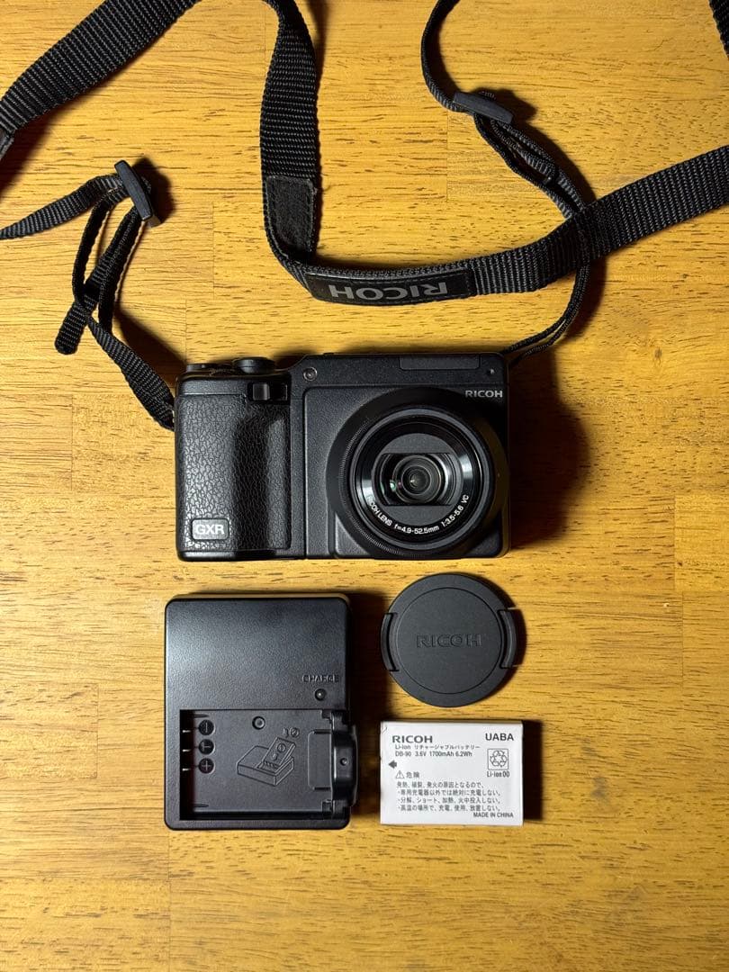デジタルカメラ RICOH GXR+P10 KIT 28-300mm F3.5-5.6 VC