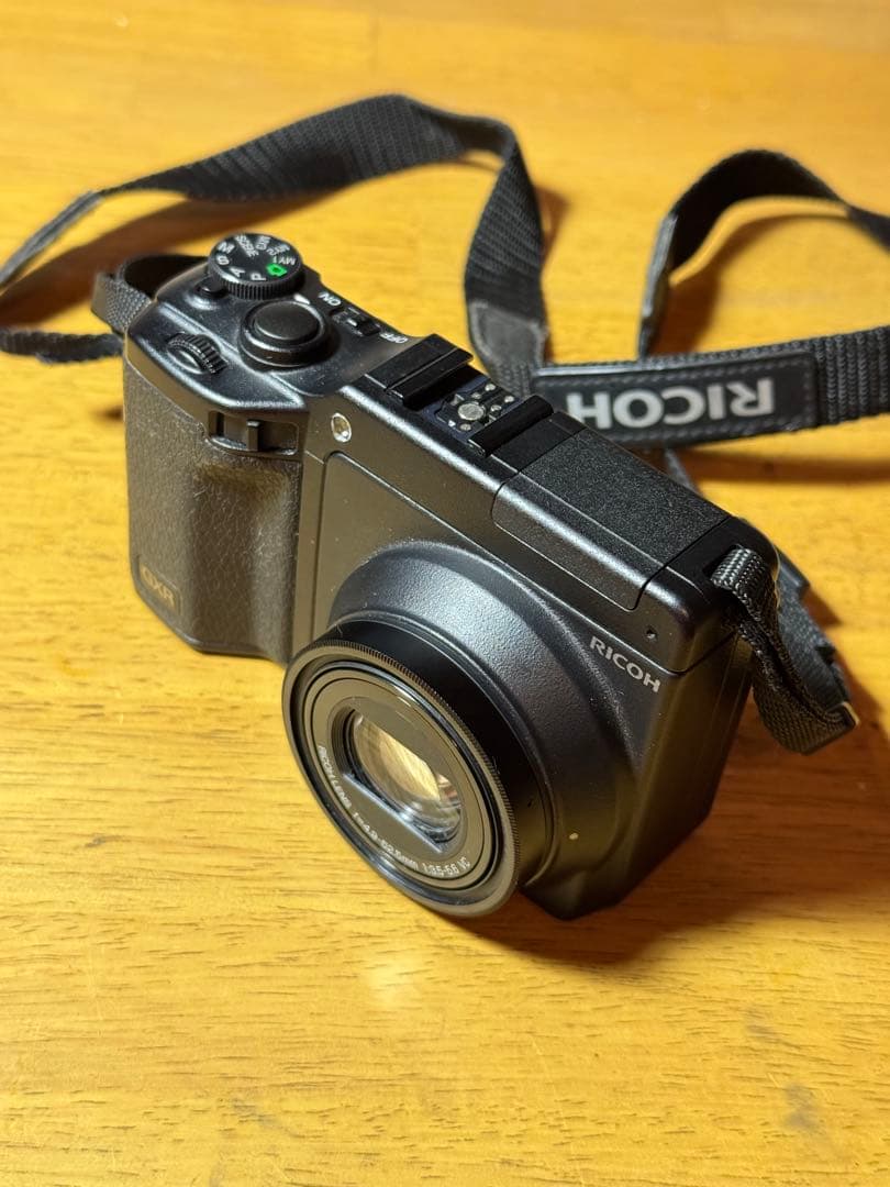 デジタルカメラ RICOH GXR+P10 KIT 28-300mm F3.5-5.6 VC