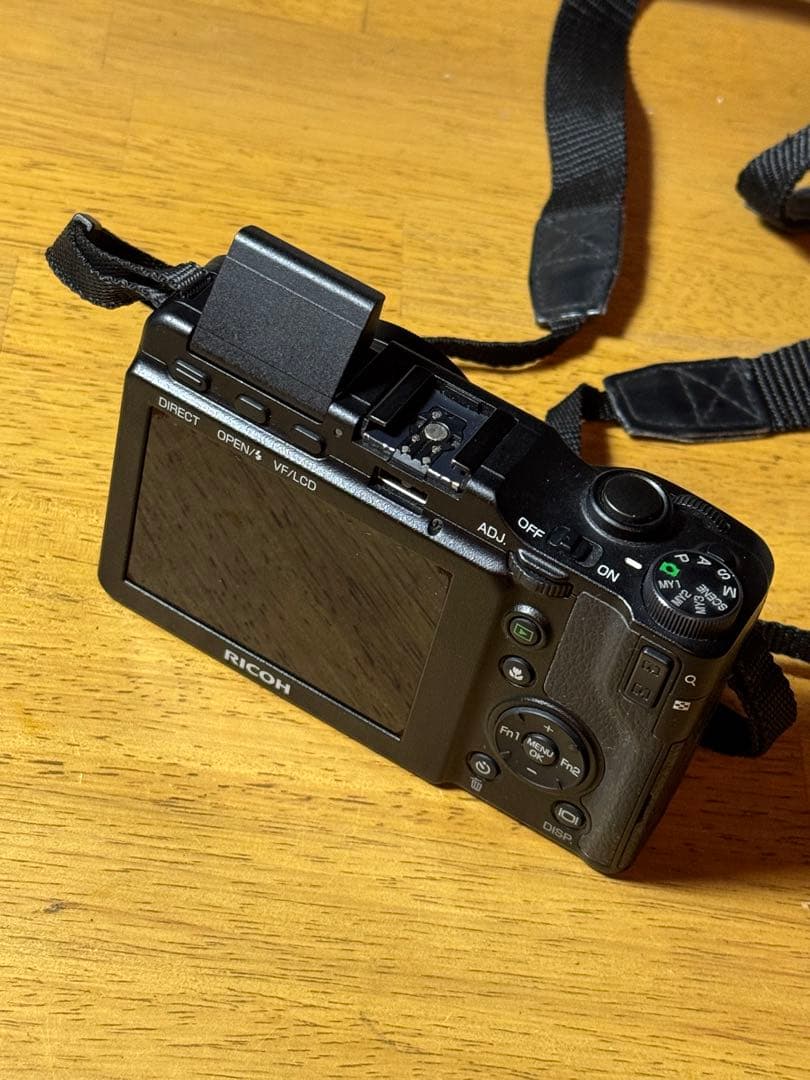 デジタルカメラ RICOH GXR+P10 KIT 28-300mm F3.5-5.6 VC