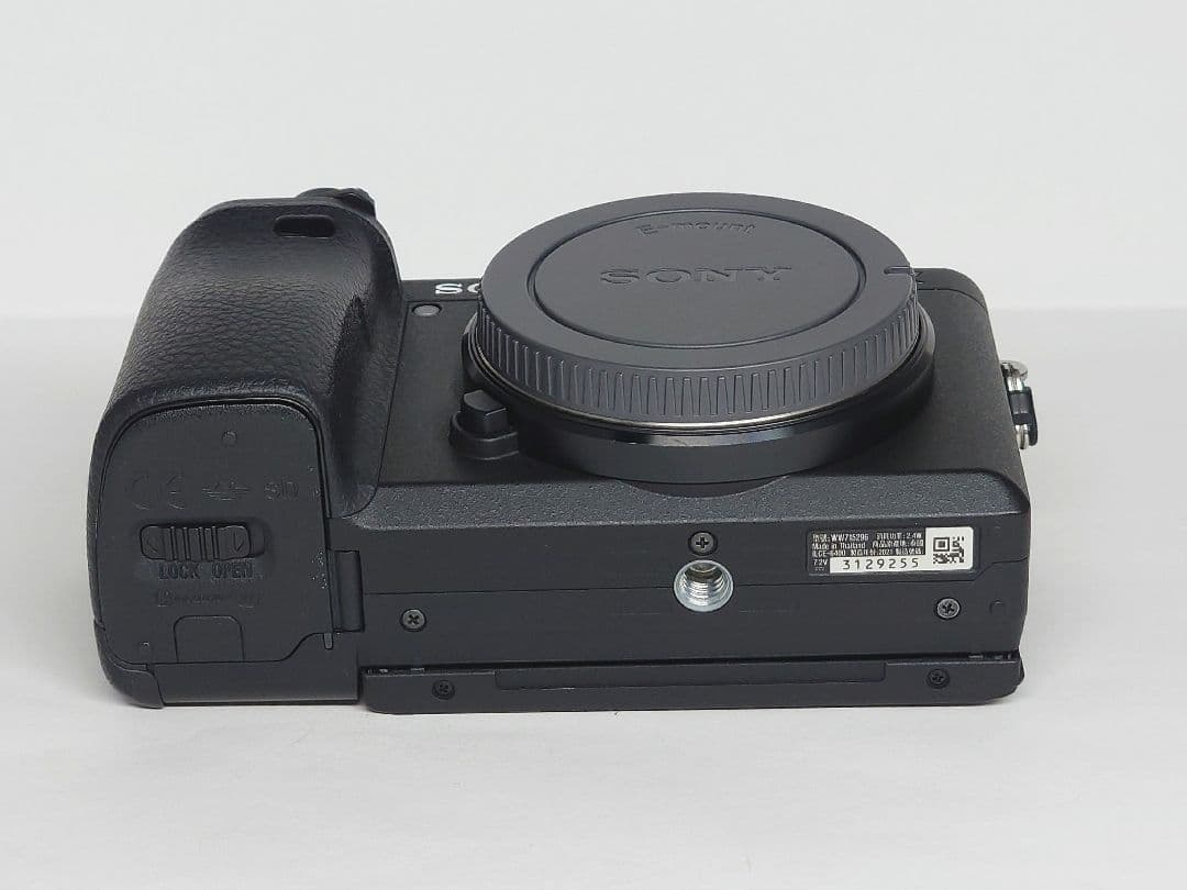 SONY α6400 ミラーレス一眼　18-135mm 高倍率ズームキット