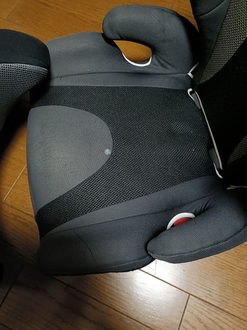 ジュニアシート　エールベベ　サラット3クワトロST